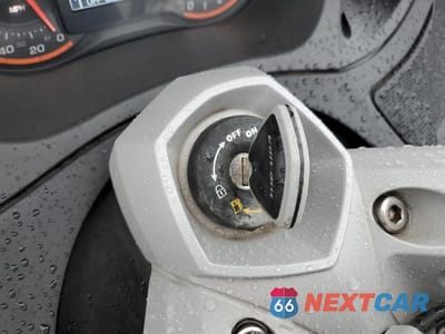 Zdjęcie 8 z 9 samochodu: 2012 CAN-AM SPYDER ROADSTER RT-LTD VIN:2BXJBDC12CV000318 - miniatura
