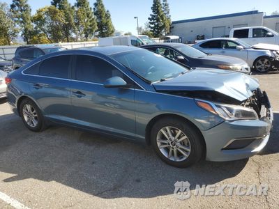 Czwarte zdjęcie samochodu z boku: 2017 HYUNDAI SONATA SE VIN:5NPE24AFXHH497518 - miniatura