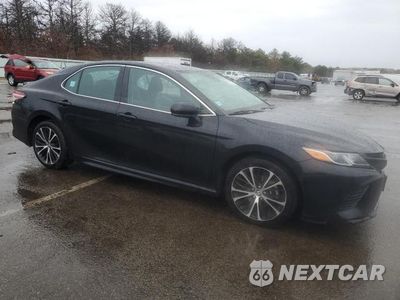 Czwarte zdjęcie samochodu z boku: 2020 TOYOTA CAMRY SE VIN:4T1G11AK3LU913250 - miniatura