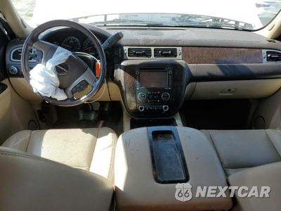 Zdjęcie 8 z 15 samochodu: 2014 GMC YUKON DENALI VIN:1GKS2EEF9ER182916 - miniatura