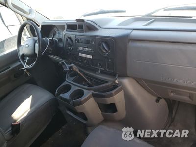 Zdjęcie 8 z 12 samochodu: 2019 FORD ECONOLINE E450 SUPER DUTY CUTAWAY VAN VIN:1FDXE4FS6KDC22534 - miniatura