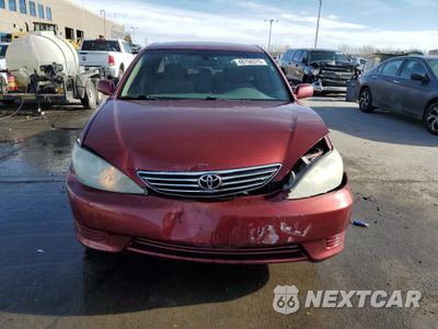 Piąte zdjęcie samochodu w środku: 2005 TOYOTA CAMRY LE VIN:4T1BE32K85U403620 - miniatura
