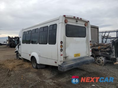 Trzecie zdjęcie samochodu z tyłu: 2019 FORD ECONOLINE E450 SUPER DUTY CUTAWAY VAN VIN:1FDFE4FS2KDC75503 - miniatura
