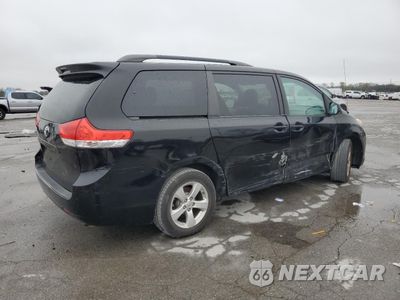 Trzecie zdjęcie samochodu z tyłu: 2014 TOYOTA SIENNA LE VIN:5TDKK3DC3ES484033 - miniatura