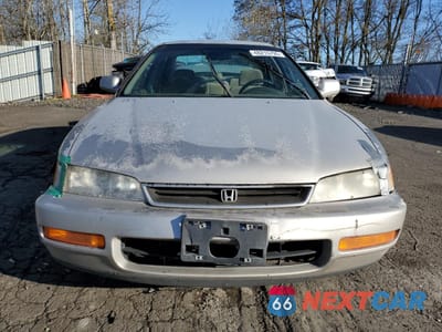 Piąte zdjęcie samochodu w środku: 1996 HONDA ACCORD LX VIN:1HGCD5631TA270435 - miniatura