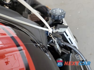 Zdjęcie 8 z 10 samochodu: 2018 KAWASAKI ZR900 R VIN:JKAZR2C11JA003119 - miniatura