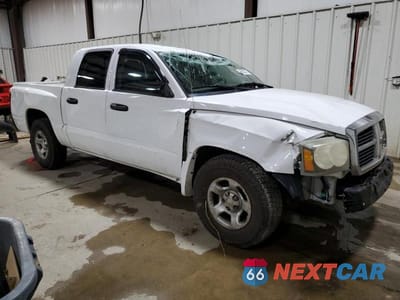Czwarte zdjęcie samochodu z boku: 2005 DODGE DAKOTA QUAD VIN:1D7HE28N25S213002 - miniatura