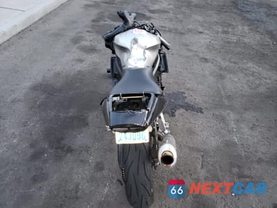 Zdjęcie 6 z 8 samochodu: 2003 YAMAHA YZFR6 L VIN:JYARJ06E13A009937 - miniatura