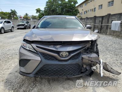 Piąte zdjęcie samochodu w środku: 2018 TOYOTA CAMRY L VIN:4T1B11HK4JU507295 - miniatura