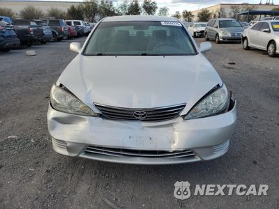 Piąte zdjęcie samochodu w środku: 2005 TOYOTA CAMRY LE VIN:4T1BE30K75U982540 - miniatura