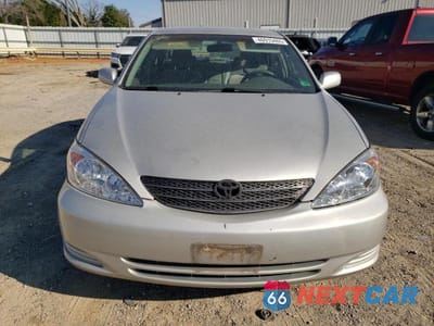 Piąte zdjęcie samochodu w środku: 2002 TOYOTA CAMRY LE VIN:4T1BE32K12U635844 - miniatura