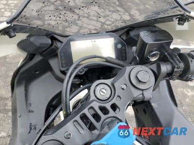 Zdjęcie 7 z 9 samochodu: 2024 YAMAHA YZFR3 A VIN:MH3RH18Y9RK013896 - miniatura