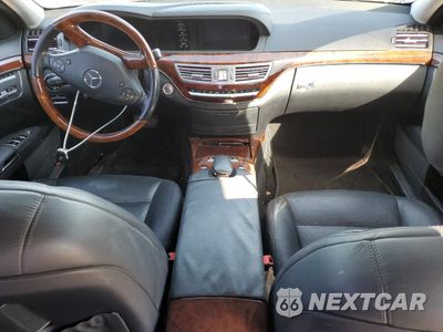 Zdjęcie 8 z 12 samochodu: 2010 MERCEDES-BENZ S 550 VIN:WDDNG7BBXAA289253 - miniatura