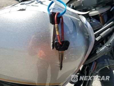 Zdjęcie 8 z 9 samochodu: 2015 YAMAHA XVS950 CR VIN:JYAVN06E5FA000889 - miniatura