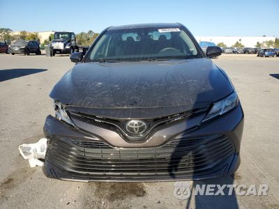Piąte zdjęcie samochodu w środku: 2018 TOYOTA CAMRY L VIN:4T1B11HK3JU604763 - miniatura
