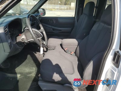 Zdjęcie 7 z 13 samochodu: 2003 GMC SONOMA VIN:1GTCS19X938173776 - miniatura