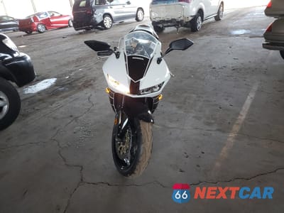 Drugie zdjęcie samochodu z przodu: 2016 HONDA CBR600 RR VIN:JH2PC40JXGK200833 - miniatura