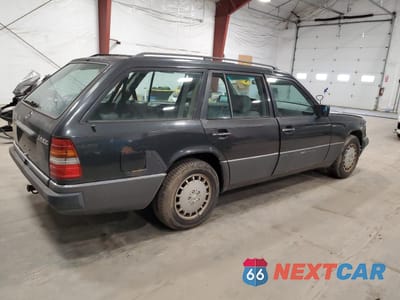 Trzecie zdjęcie samochodu z tyłu: 1991 MERCEDES-BENZ 300 TE 4MATIC VIN:WDBED90D1MF153716 - miniatura