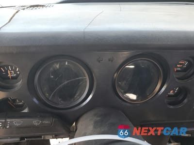 Zdjęcie 9 z 14 samochodu: 1983 FORD MUSTANG VIN:1FABP28FXDF146357 - miniatura