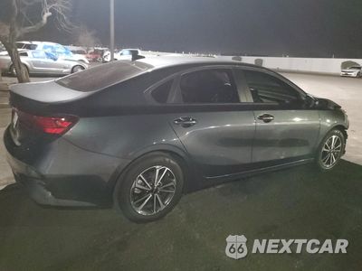 Trzecie zdjęcie samochodu z tyłu: 2022 KIA FORTE FE VIN:3KPF24AD9NE436423 - miniatura