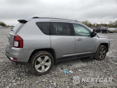Trzecie zdjęcie samochodu z tyłu: 2016 JEEP COMPASS SPORT VIN:1C4NJCBA5GD620517 - miniatura