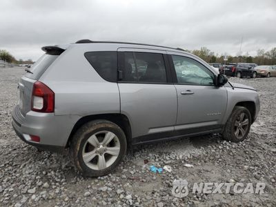 Trzecie zdjęcie samochodu z tyłu: 2016 JEEP COMPASS SPORT VIN:1C4NJCBA5GD620517 - miniatura