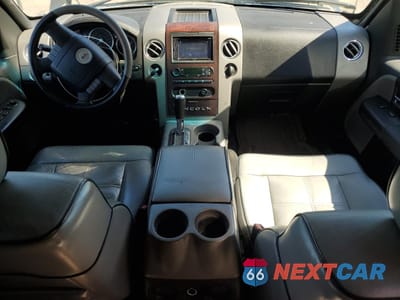 Zdjęcie 8 z 12 samochodu: 2006 LINCOLN MARK LT VIN:5LTPW18586FJ25611 - miniatura