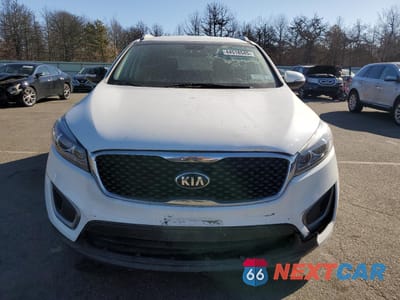Piąte zdjęcie samochodu w środku: 2016 KIA SORENTO LX VIN:5XYPGDA33GG107641 - miniatura