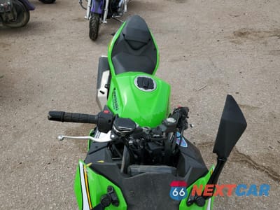 Piąte zdjęcie samochodu w środku: 2025 KAWASAKI EX500 A VIN:ML5EXGJ15SDA37104 - miniatura