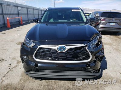 Piąte zdjęcie samochodu w środku: 2022 TOYOTA HIGHLANDER HYBRID XLE VIN:5TDAARAH7NS511770 - miniatura