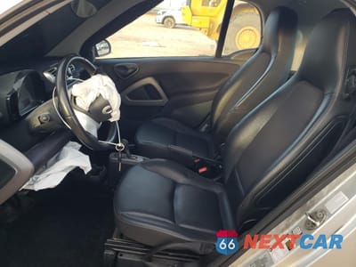 Zdjęcie 7 z 15 samochodu: 2015 SMART FORTWO PURE VIN:WMEEJ3BA7FK808208 - miniatura