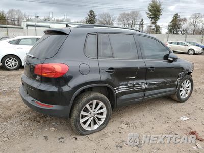 Trzecie zdjęcie samochodu z tyłu: 2017 VOLKSWAGEN TIGUAN S VIN:WVGBV7AX2HK052725 - miniatura