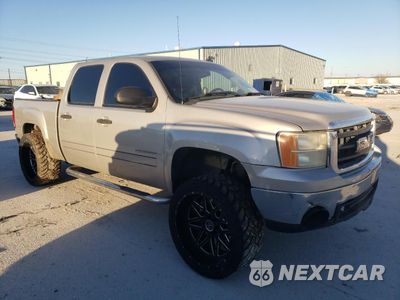 Czwarte zdjęcie samochodu z boku: 2007 GMC NEW SIERRA C1500 VIN:3GTEC13C07G556047 - miniatura