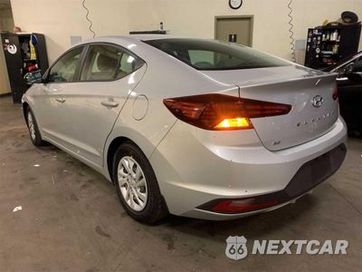 Trzecie zdjęcie samochodu z tyłu: 2020 HYUNDAI ELANTRA SE VIN:5NPD74LF7LH512575 - miniatura