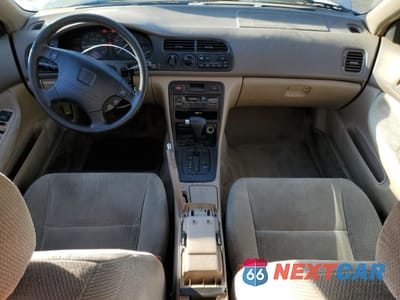 Zdjęcie 8 z 14 samochodu: 1996 HONDA ACCORD LX VIN:1HGCD5631TA270435 - miniatura