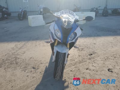 Drugie zdjęcie samochodu z przodu: 2019 BMW S 1000 RR VIN:WB10D6004KZ711770 - miniatura