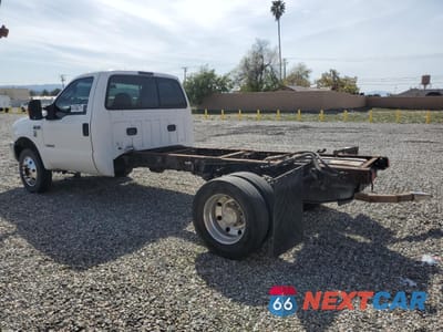 Trzecie zdjęcie samochodu z tyłu: 2003 FORD F550 SUPER DUTY VIN:1FDAF56PX3ED39727 - miniatura