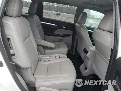 Zdjęcie 11 z 14 samochodu: 2019 TOYOTA HIGHLANDER SE VIN:5TDKZRFH8KS309666 - miniatura
