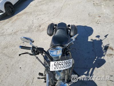 Piąte zdjęcie samochodu w środku: 2011 YAMAHA XVS1300 CU VIN:JYAVP33E3BA000495 - miniatura