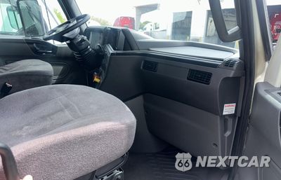 Piąte zdjęcie samochodu w środku: 2019 INTERNATIONAL LT625 VIN:3HSDZAPR0KN369069 - miniatura
