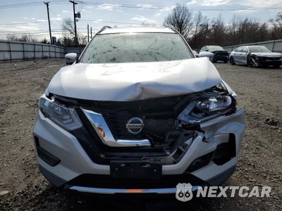 Piąte zdjęcie samochodu w środku: 2018 NISSAN ROGUE S VIN:5N1AT2MV6JC801041 - miniatura