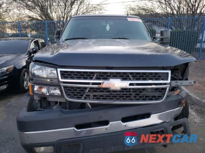 Piąte zdjęcie samochodu w środku: 2006 CHEVROLET SILVERADO K3500 VIN:1GCHK33D56F258274 - miniatura