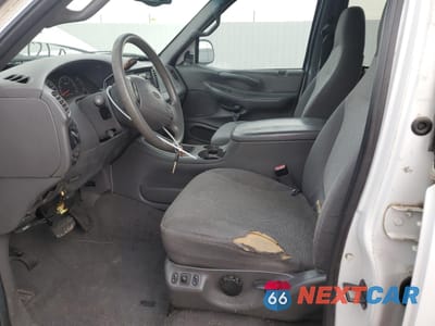 Zdjęcie 7 z 13 samochodu: 2001 FORD EXPEDITION XLT VIN:1FMPU16L21LA33149 - miniatura