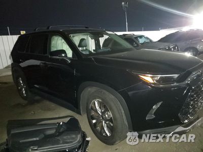 Czwarte zdjęcie samochodu z boku: 2024 TOYOTA GRAND HIGHLANDER XLE VIN:5TDAAAB53RS036064 - miniatura