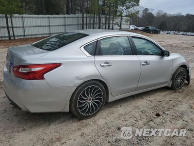 Trzecie zdjęcie samochodu z tyłu: 2017 NISSAN ALTIMA 2.5 VIN:1N4AL3AP3HC253810 - miniatura