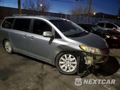 Czwarte zdjęcie samochodu z boku: 2013 TOYOTA SIENNA XLE VIN:5TDYK3DC5DS305385 - miniatura