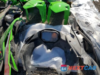 Zdjęcie 7 z 10 samochodu: 2024 KAWASAKI ZX400 S VIN:ML5ZXCS16RDA27913 - miniatura