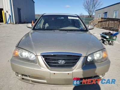 Piąte zdjęcie samochodu w środku: 2002 HYUNDAI ELANTRA GLS VIN:KMHDN45D62U395234 - miniatura