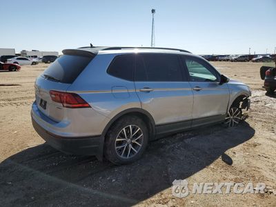 Trzecie zdjęcie samochodu z tyłu: 2020 VOLKSWAGEN TIGUAN SE VIN:3VV2B7AXXLM043173 - miniatura