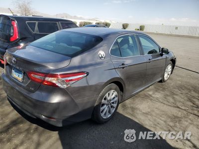 Trzecie zdjęcie samochodu z tyłu: 2018 TOYOTA CAMRY L VIN:4T1B11HK2JU125007 - miniatura